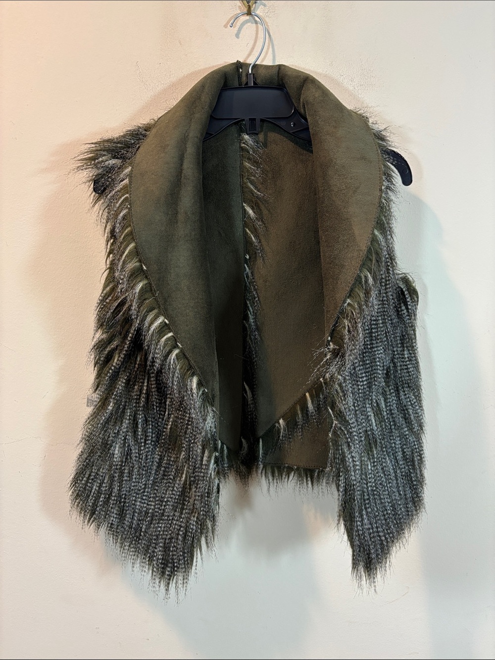 Vintage Dolce Cabo Olive Faux Fur Trim Suede Vest - Picture 6 of 7